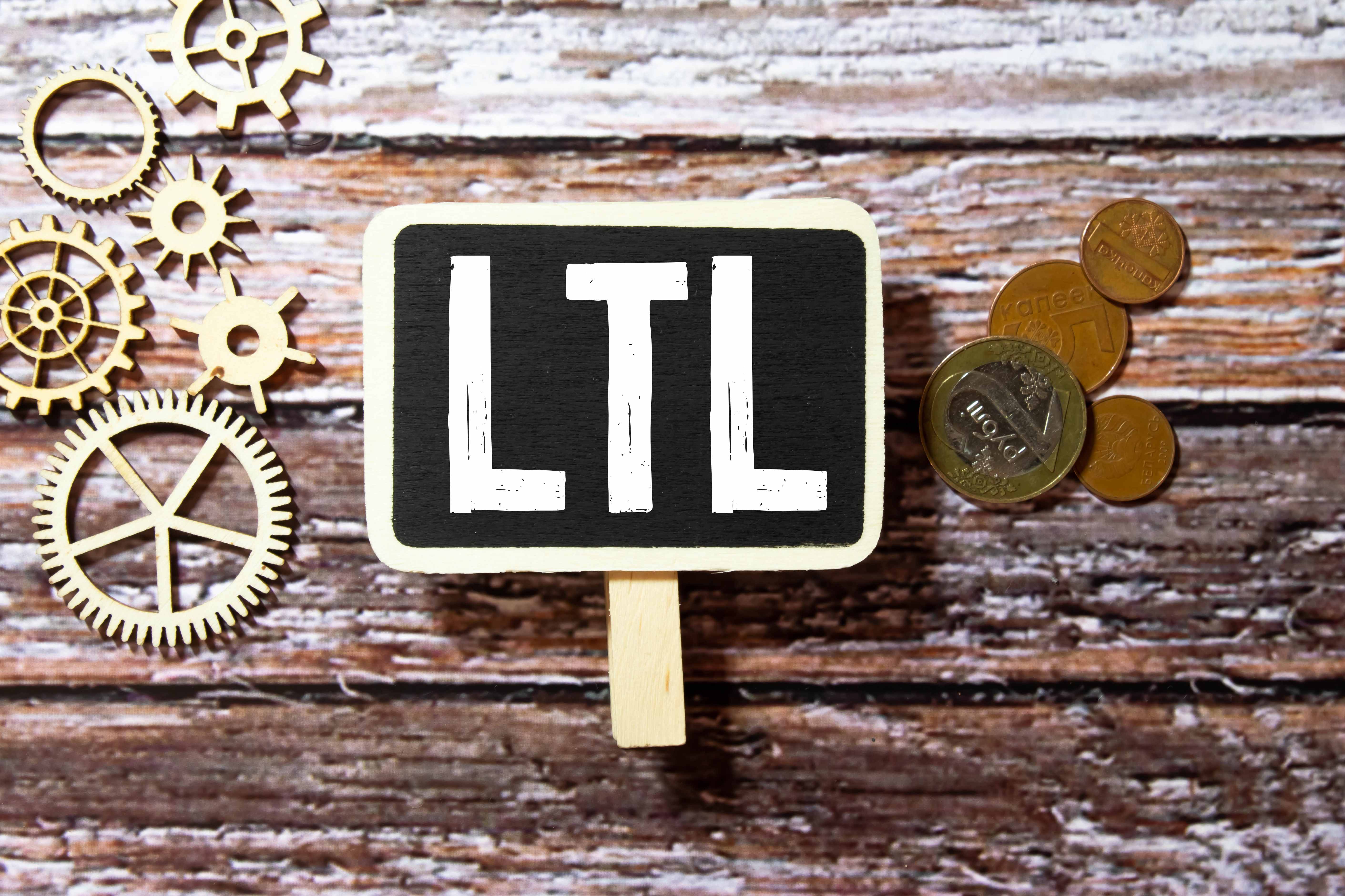 Именование столбцов с <th>